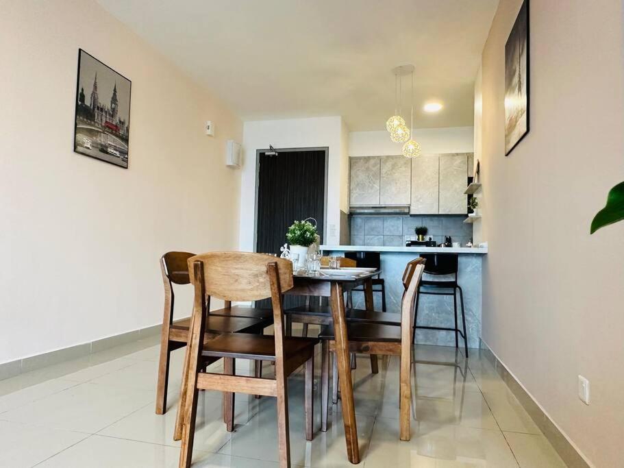 Apartment Mvd19#family 8pax 3 M Vertica Velocity Mall Cheras Ikea Mytown Short Walk To Mrt & Lrt Maluri